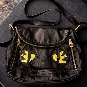 MARC JACOBS PETAL TO THE METAL BLACK LEATHER GOLD SPARROW CROSSBODY SHOULDER BAG